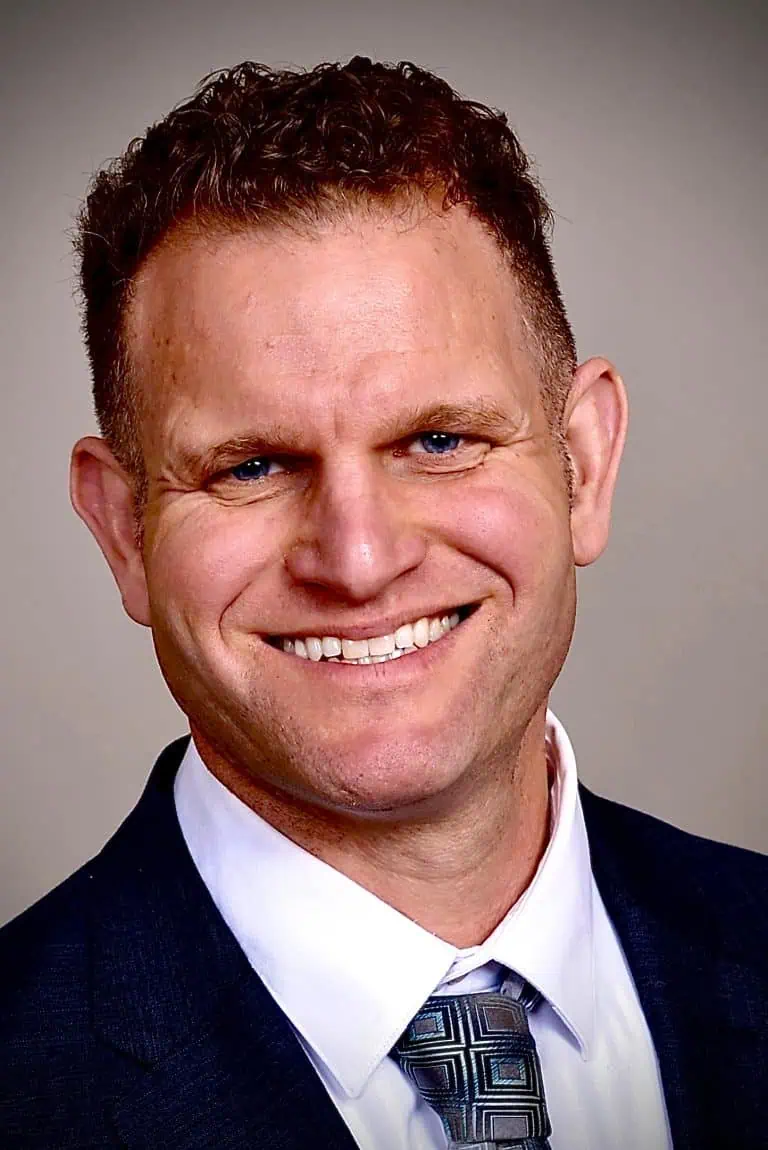 headshot 768x1150